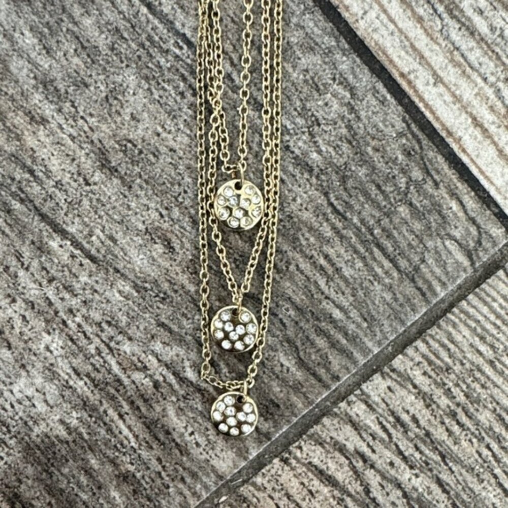 Elegant Gold Necklace with Pendant